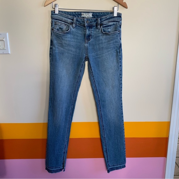 free people KENTUCKY BLUE  Slit Raw
Hem Jeans . - Picture 2 of 7